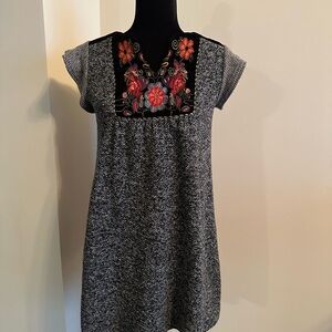 Floral Embroidered Black and white dress size small